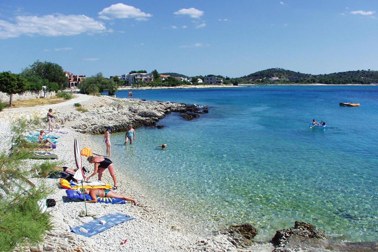 Family Friendly Seaside Apartments Rogoznica - 2010 المظهر الخارجي الصورة