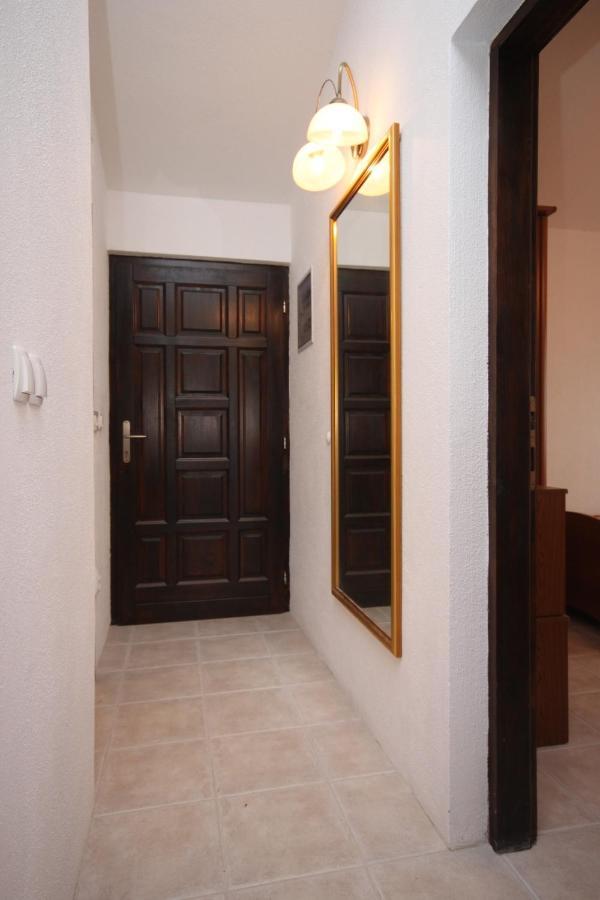 Family Friendly Seaside Apartments Rogoznica - 2010 المظهر الخارجي الصورة