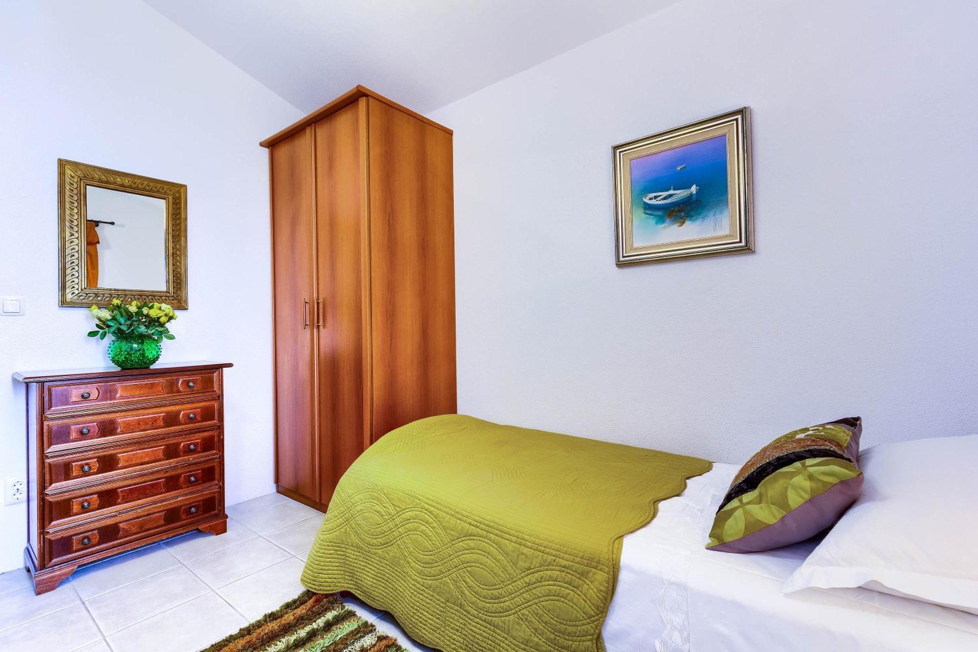 Family Friendly Seaside Apartments Rogoznica - 2010 الغرفة الصورة